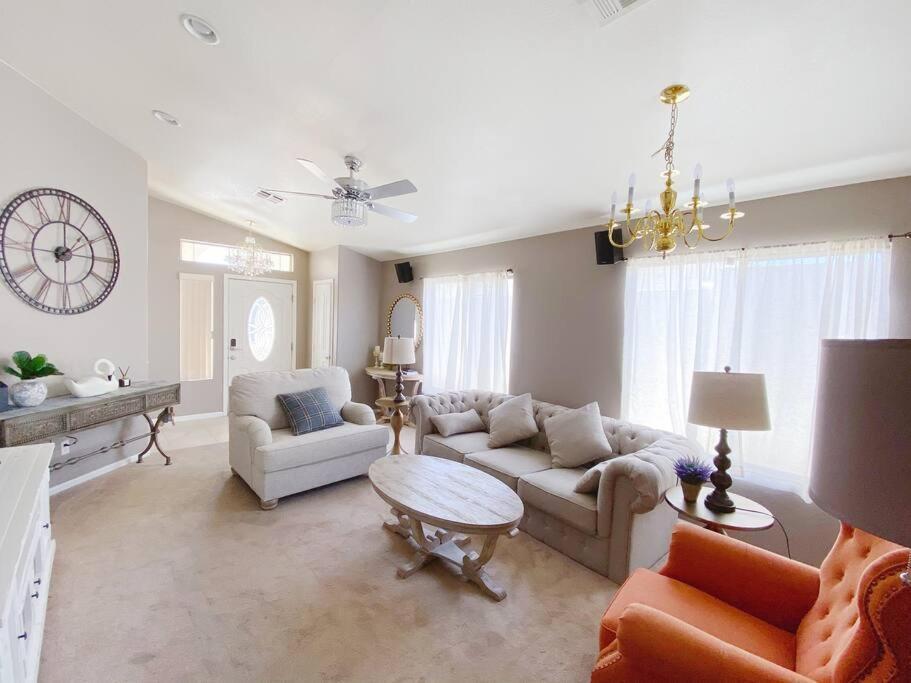 Amazing Heated Pool And Private Hot Tub 3Br In Heart Of Lv Villa Las Vegas Ngoại thất bức ảnh